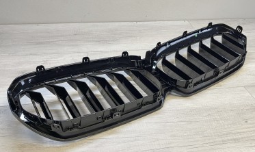 Решітка радіатора (ноздрі) BMW 5 G30 / G31 LCI 2020-2023 чорна глянцева фото