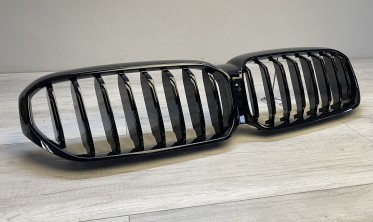Решетка радиатора (ноздри) BMW G30 / G31 LCI 2020-2023 черная глянцевая фото