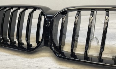 Решетка радиатора (ноздри) BMW G30 / G31 LCI 2020-2023 черная глянцевая фото