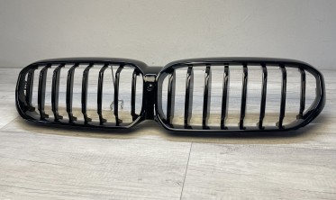 Решетка радиатора (ноздри) BMW G30 / G31 LCI 2020-2023 черная глянцевая фото