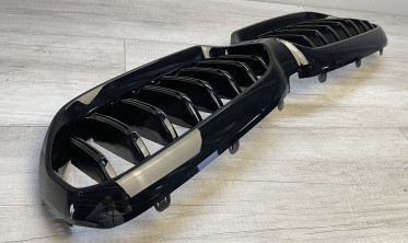 Решетка радиатора (ноздри) BMW G30 / G31 LCI 2020-2023 черная глянцевая фото