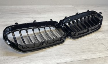 Решетка радиатора (ноздри) BMW G30 / G31 LCI 2020-2023 черная глянцевая фото