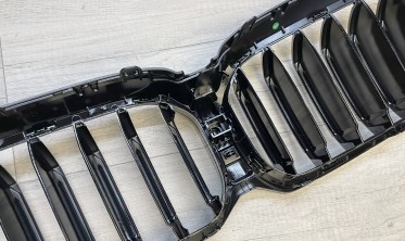 Решетка радиатора (ноздри) BMW G30 / G31 LCI 2020-2023 черная глянцевая фото