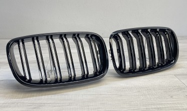 Тюнінгові решітки (ніздрі) BMW X5 E70 / X6 E71 М-стиль глянцеві фото