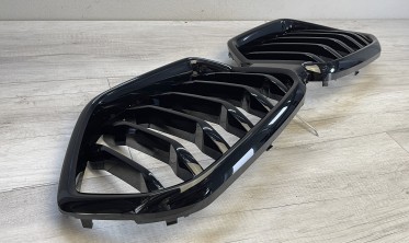 Решітка радіатора BMW X6 G06 2019-2023 чорна глянцева вар. 2 фото