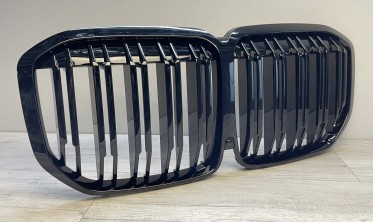 Решетка радиатора (ноздри) BMW X7 G07 2018-2022 черная глянцевая вар. 1 фото