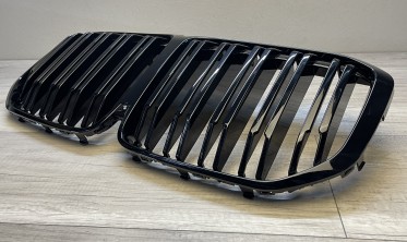 Решетка радиатора (ноздри) BMW X7 G07 2018-2022 черная глянцевая вар. 1 фото