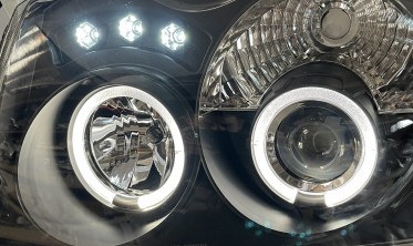 Тюнінгові передні фари Jeep Grand Cherokee WK дорестайл фото