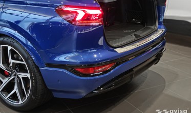 Захисна накладка заднього бампера Audi Q6 e-tron фото