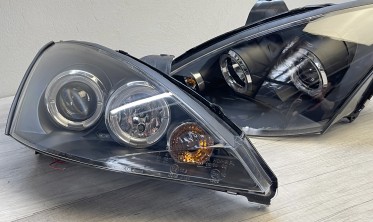 Черные фары передние с кольцами Ford Focus МК1 рестайл 2001-2004 фото