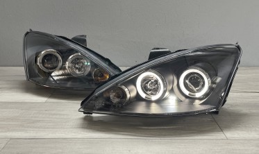 Черные фары передние с кольцами Ford Focus МК1 рестайл 2001-2004 фото