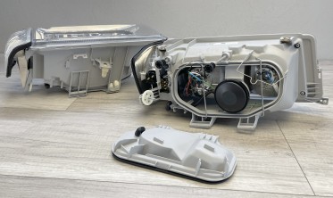 Новые передние фары с поворотами Mercedes W201 / 190 фото