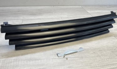Решетка радиатора VW Passat B4 35i черная без значка фото