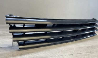 Решетка радиатора VW Passat B4 35i черная без значка фото