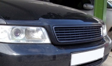 Решітка радіатора без емблеми Audi A4 B5 чорна фото