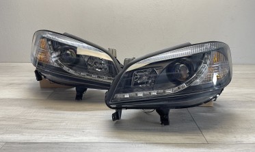 Чорні фари передні Opel Zafira А з діодним рядком фото