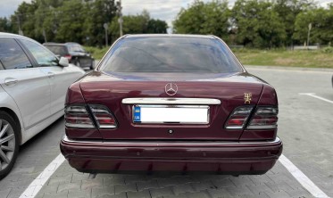 Тюнінгові ліхтарі задні Mercedes W210 тоновані фото
