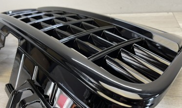 Решітка радіатора Audi A4 B7 у стилі S8 чорна глянсова фото