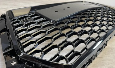 Решітка радіатора без значка Audi A4 B9 2015-2019 чорна глянцева фото