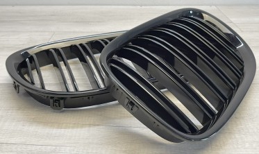Решетки радиатора BMW F01 двойные ребра, черный глянец фото