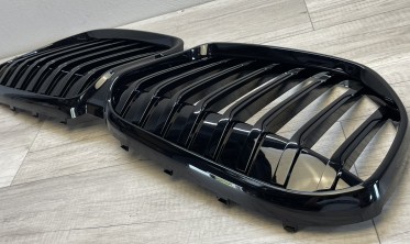 Черные решетки радиатора (ноздри) BMW 7 G11 / G12 LCI  фото