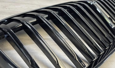 Черные решетки радиатора (ноздри) BMW 7 G11 / G12 LCI  фото