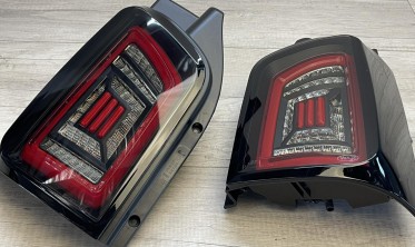 Діодні задні ліхтарі VW T5 (ляда) Black Red з динамічними поворотами фото