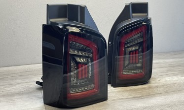 Діодні задні ліхтарі VW T5 (ляда) Black Red з динамічними поворотами фото