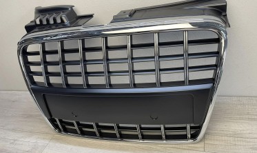 Решітка радіатора тюнінгова Audi A4 B7 у стилі S8 chrome black фото