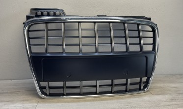 Решітка радіатора тюнінгова Audi A4 B7 у стилі S8 chrome black фото