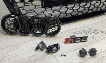 Решітка радіатора Audi A4 B9 2015-2019 чорна глянцева фото