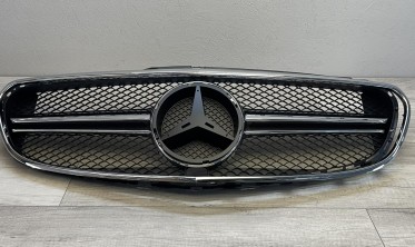 Решітка радіатора Mercedes W212 з місцем для зірки в стилі AMG фото