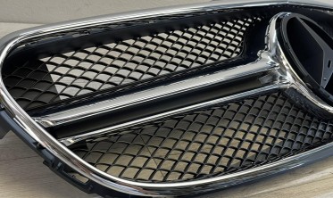 Решітка радіатора Mercedes W212 з місцем для зірки в стилі AMG фото
