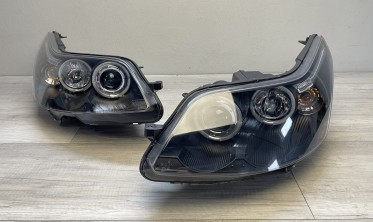 Черные тюнинговые фары передние Citroen C4 с кольцами Angel Eyes фото