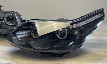 Черные тюнинговые фары передние Citroen C4 с кольцами Angel Eyes фото