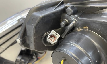 Тюнинговые передние фары Nissan Frontier 09-14 с линзами и LED габаритами фото