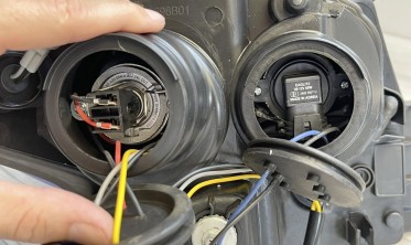 Тюнинговые передние фары Nissan Frontier 09-14 с линзами и LED габаритами фото