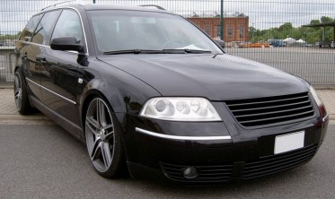 Решетка радиатора VW Passat B5 (3BG) FL черная без логотипа фото