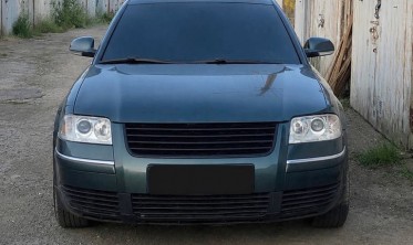 Решетка радиатора VW Passat B5 (3BG) FL черная без логотипа фото