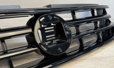 Тюнинг решетка радиатора VW Tiguan MK2 2020-2024 R стиль черная глянцевая фото