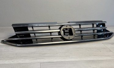Решетка радиатора VW Tiguan MK2 2020-2024 хром R стиль фото