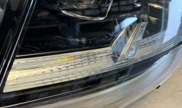 Передние фары VW T6 2015-2019 черные светодиодные фото