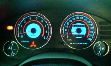 Светящиеся накладки в приборку Mitsubishi Eclipse 2G вер. 2 фото