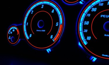 Тюнинговые накладки на шкалы приборов Peugeot 407 фото