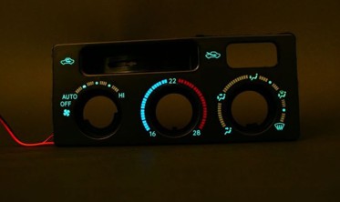 Накладки, що світяться, на панель управління обігрівачем Toyota Avensis фото