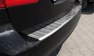 Накладка на бампер с загибом и ребрами Mercedes E W212 Combi фото