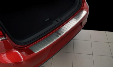 Защитная накладка на бортик заднего бампера VW Golf VII хетчбек фото
