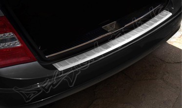 Накладка на бампер с загибом Mercedes C W204 Combi фото