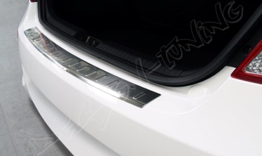 Накладка на бампер с загибом и ребрами Hyundai i20  фото