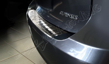 Накладка на бампер із загином Toyota Avensis Mk III T27 Kombi фото